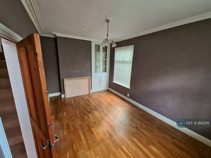 4 Bedroom Semi-Detached House To Rent In Cambridge Road, Manchester, M9