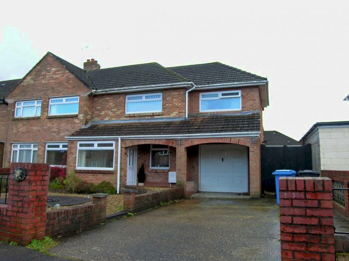 5 Bedroom House To Rent In Bedroom Detached House In Wallisdown, BH12