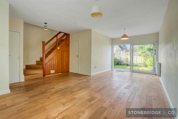 3 Bedroom Property To Rent In St. Regis Close, London, N10