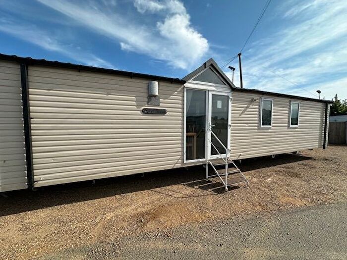 2 Bedroom Mobile/park Home For Sale In Beach Road, Hemsby, Great Yarmouth, NR29