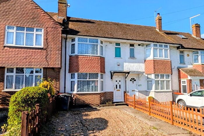 3 Bedroom Terraced House For Sale In Poynters Road, Dunstable, Bedfordshire, LU5