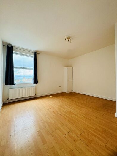 2 Bedroom Flat To Rent In Flat, Brixton Hill, SW2