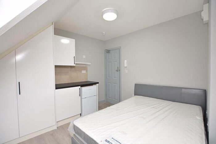 1 Bedroom Property To Rent In Market Place, Gerrards Cross, SL9