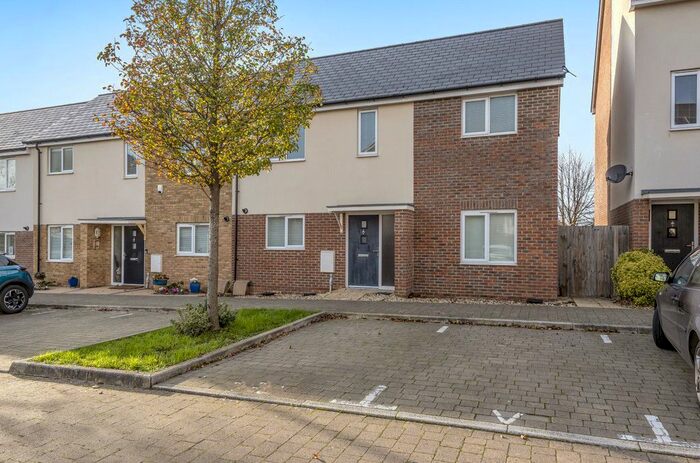 3 Bedroom End Of Terrace House To Rent In Rainbow Square, Shoreham-By-Sea BN43