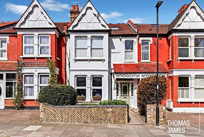 2 Bedroom Flat For Sale In Meadowcroft Road, London, N13