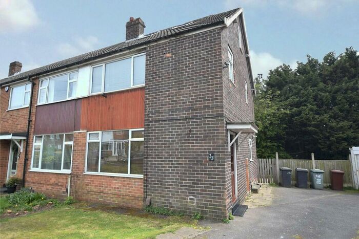 5 Bedroom House To Rent In Garth Walk, Leeds, West Yorkshire, LS17