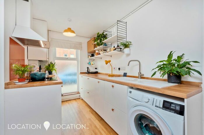 2 Bedroom Maisonette To Rent In Garnham Close, London, N16