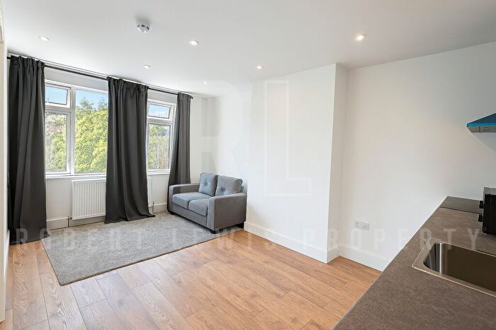 1 Bedroom Flat To Rent In Great North Way, London, NW4