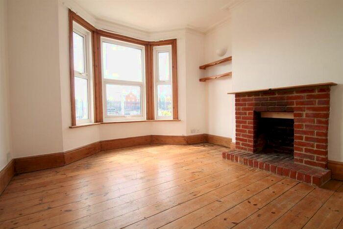 3 Bedroom Terraced House To Rent In Southcourt Road, Worthing, BN14