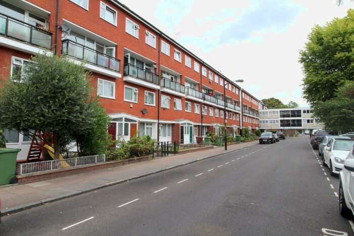 4 Bedroom Maisonette To Rent In Forsyth Gardens, Kennington, London, SE17