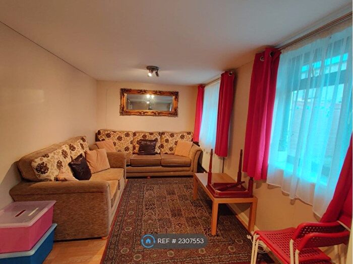 1 Bedroom Flat To Rent In Sheringham Drive, Barking, IG11