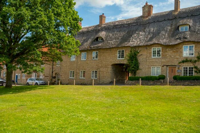 4 Bedroom Cottage For Sale In Main Street, Denton, NN7