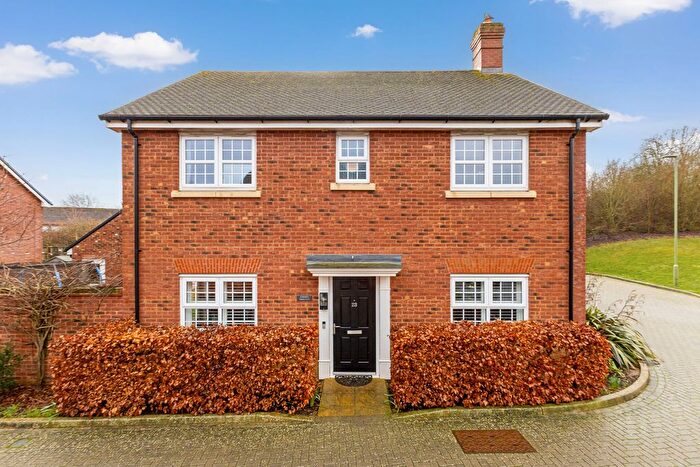 4 Bedroom Detached House For Sale In Runnymede Drive, Odiham, RG29