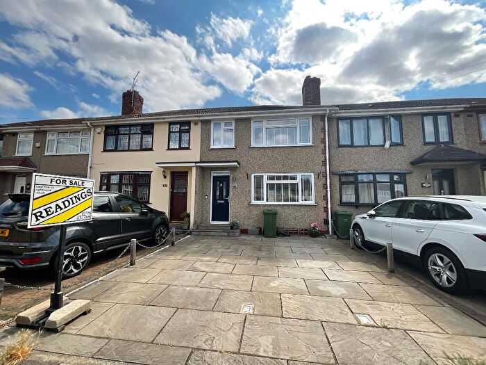 3 Bedroom Terraced House For Sale In South End Road, Hornchurch, RM12