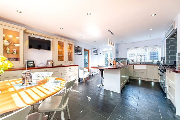 4 Bedroom Detached House For Sale In Old Watling Street, Rochester, Kent, ME2