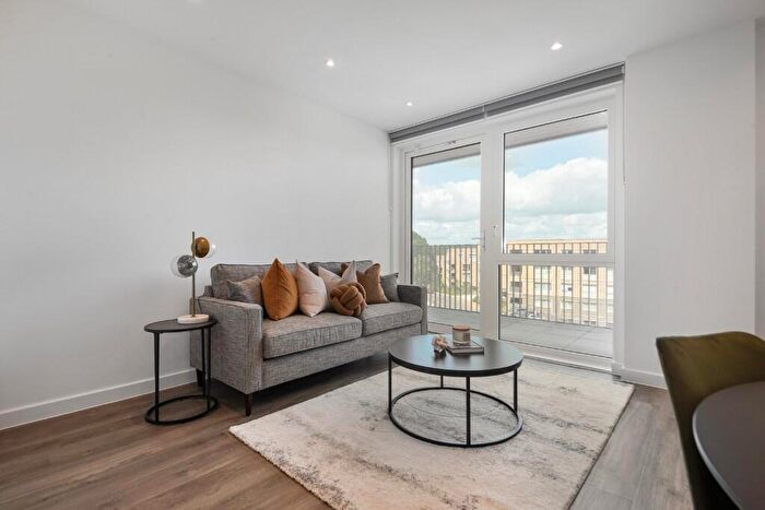 2 Bedroom Flat To Rent In Wolff House, Ridgeway Views, London, NW7