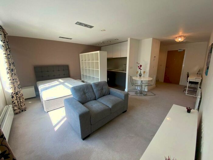 Apartment To Rent In One Park West, Kenyon Steps, Liverpool, L3