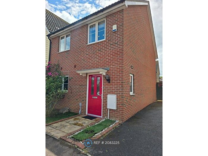 3 Bedroom Semi-Detached House To Rent In Small Heath Avenue, Romford, RM3