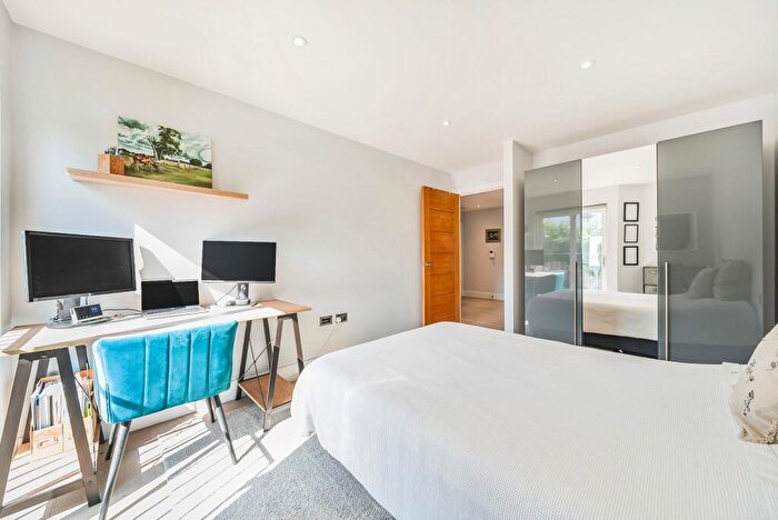 2 Bedroom Flat For Sale In Court Lane, Oaks View Court Lane, KT19