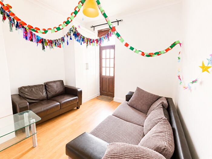 3 Bedroom Flat To Rent In Turnpike Lane, Wood Green, London, N8