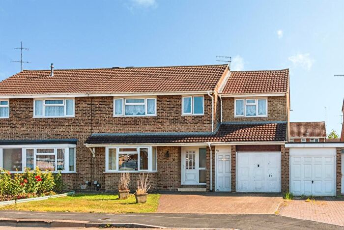 5 Bedroom Semi-Detached House For Sale In Thames Avenue, Swindon, SN25