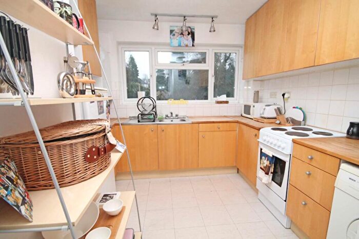1 Bedroom Flat To Rent In Lovelace Road, Surbiton, KT6