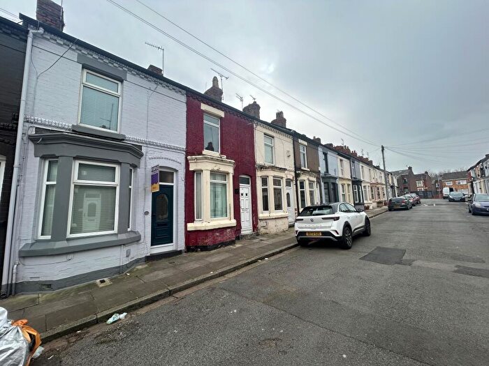 2 Bedroom House To Rent In Redbrook Street, L6