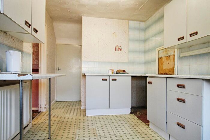 3 Bedroom End Of Terrace House For Sale In Ashburton Avenue, Llanrumney, Cardiff, CF3