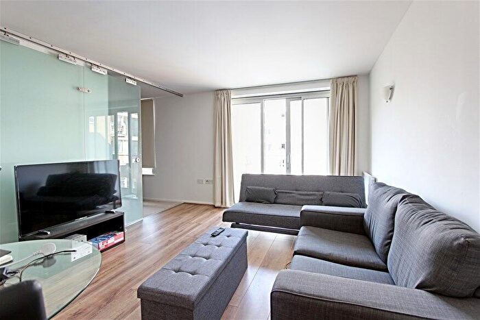 2 Bedroom Flat To Rent In The Mosaic, Narrow Street, Limehouse, E14