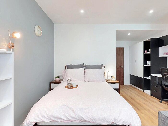 Apartment To Rent In Apt, Gravity Residence #, L2