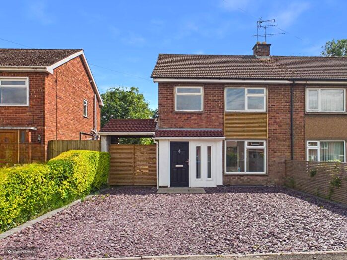 3 Bedroom Semi-Detached House For Sale In Featherston Drive, Burbage, Hinckley, LE10