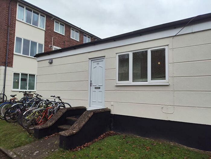 2 Bedroom Flat To Rent In Lizmans Court, Oxford, OX4