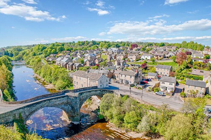 5 Bedroom Semi-Detached House For Sale In Beds. House + Annexe - Bridge End, Barnard Castle, DL12