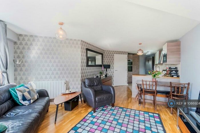 2 Bedroom Flat To Rent In Gaumont House, London, SE15