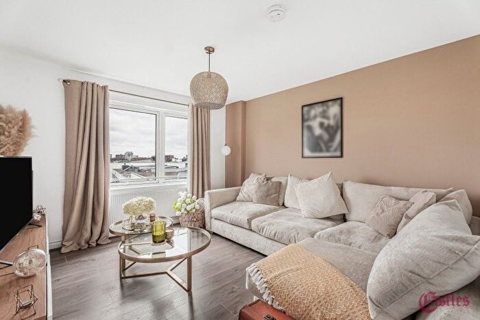 2 Bedroom Flat To Rent In Geoff Cade Way, Bow, E3