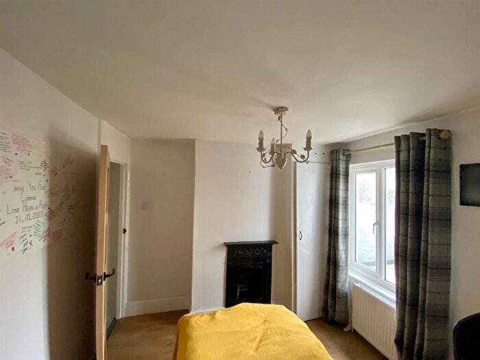 2 Bedroom Terraced House For Sale In Church Road, Old Bishopstoke, SO50