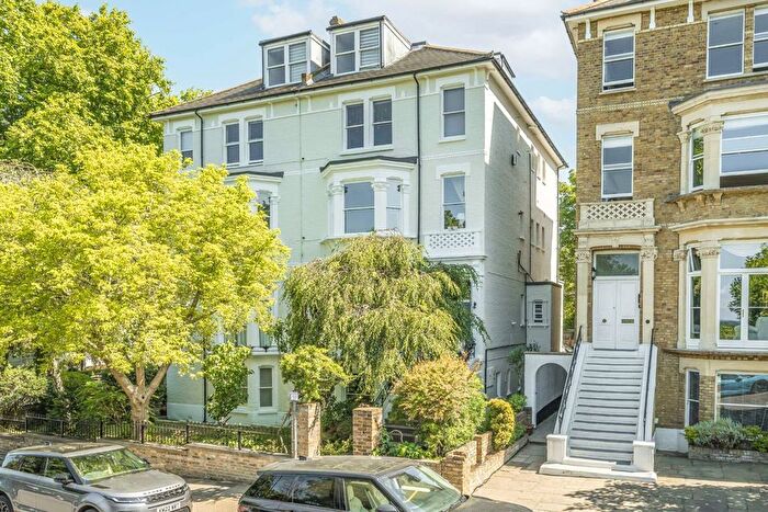 4 Bedroom Flat To Rent In Richmond Hill, Richmond, TW10