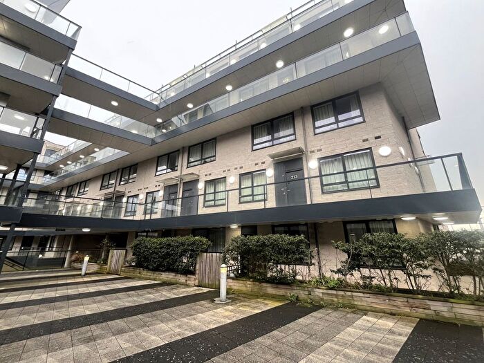 3 Bedroom Flat To Rent In Blyth Road, Gatefold Building, Hayes, UB3