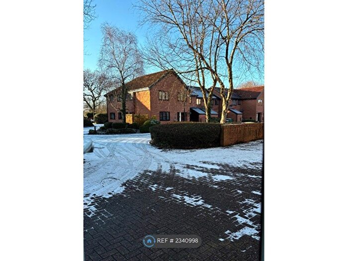 2 Bedroom Flat To Rent In Golf View, Ingol, Preston, PR2