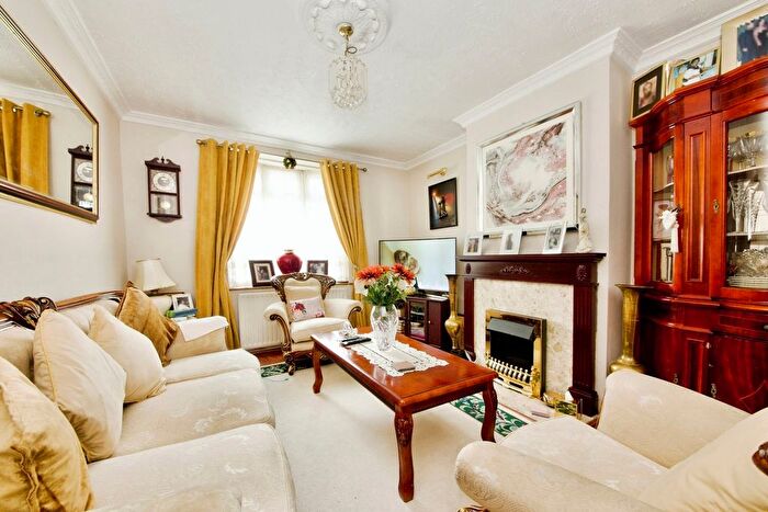 3 Bedroom Terraced House For Sale In Monoux Grove, London, E17