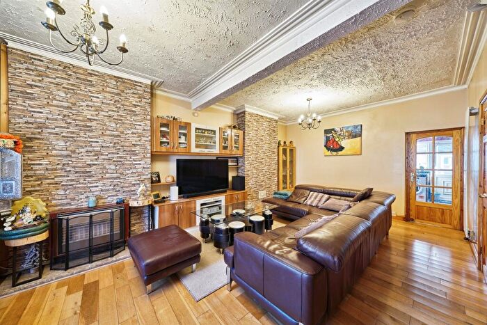 3 Bedroom Terraced House For Sale In Eynsford Road, Ilford, IG3