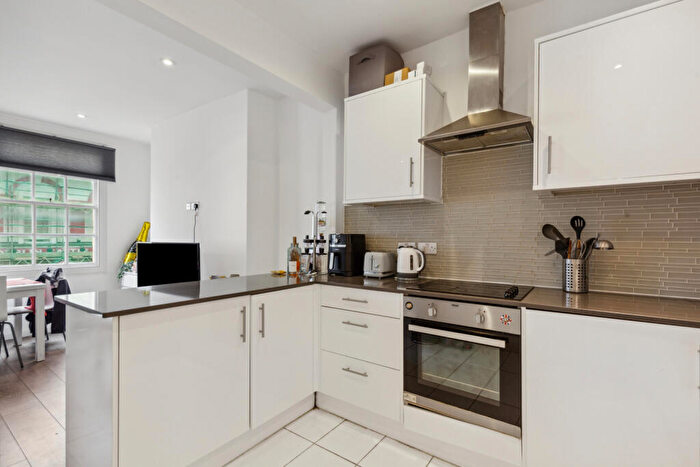 3 Bedroom Maisonette To Rent In Parkway, Camden, NW1