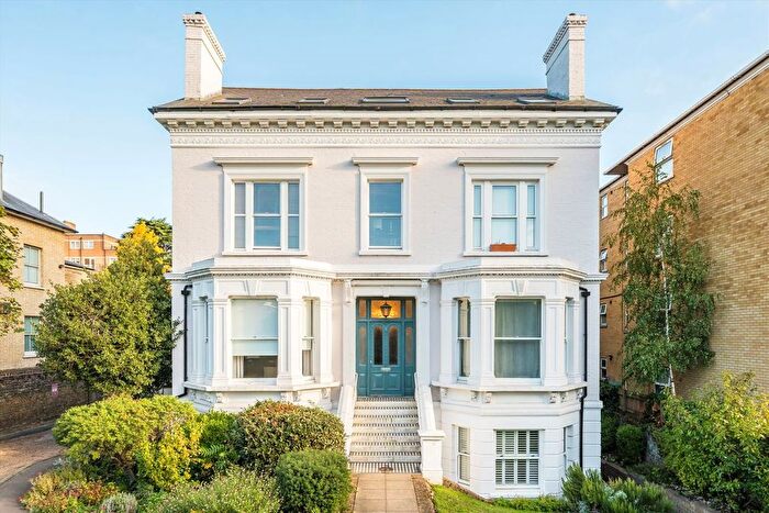 2 Bedroom Flat For Sale In Upper Richmond Road, Putney, SW15