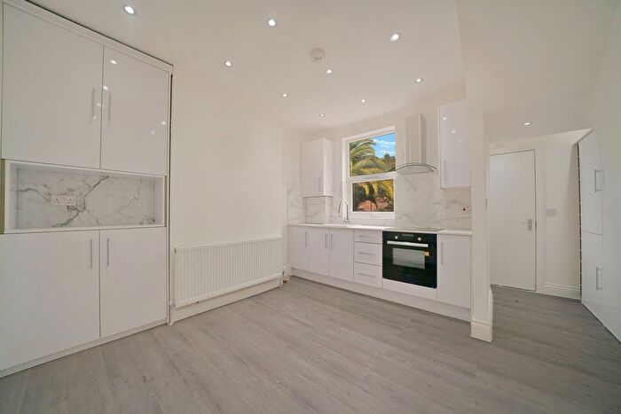 1 Bedroom Flat To Rent In Tadmor Street, London, W12