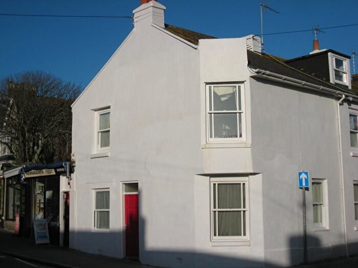 2 Bedroom Flat To Rent In Daniel Place, Penzance, TR18