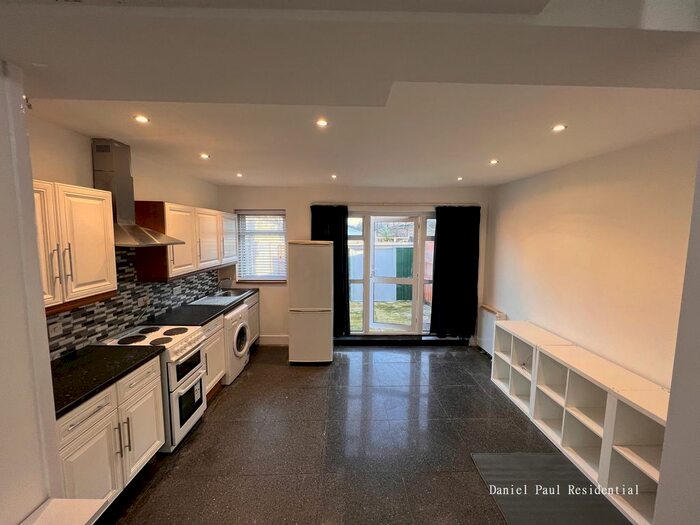 Studio To Rent In Midhurst Road, London, W13