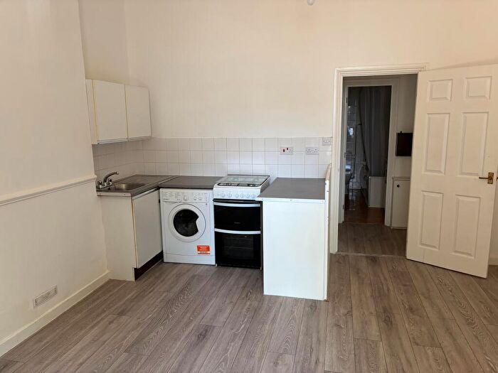 1 Bedroom Flat To Rent In Seaforth Road, Westcliff-on-sea, SS0