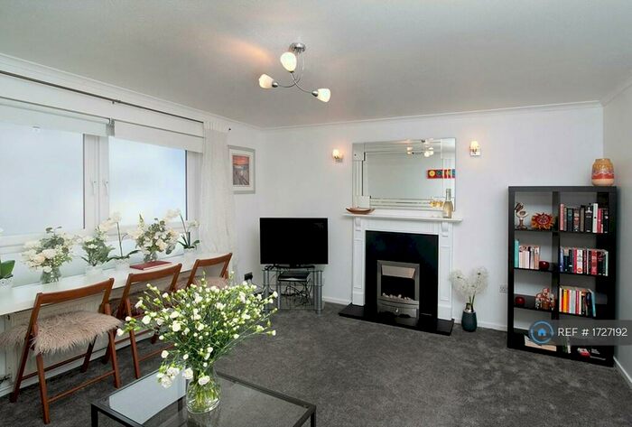 2 Bedroom Flat To Rent In Viewcraig Gardens, Edinburgh, EH8