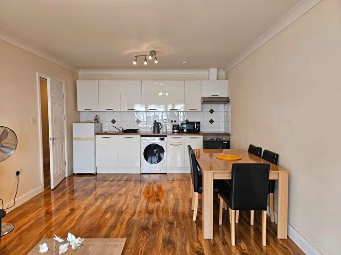 2 Bedroom Flat To Rent In High Street, BH15