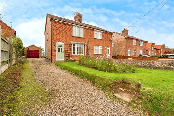 3 Bedroom Semi-Detached House For Sale In The Close, Aylmerton, Norwich, NR11